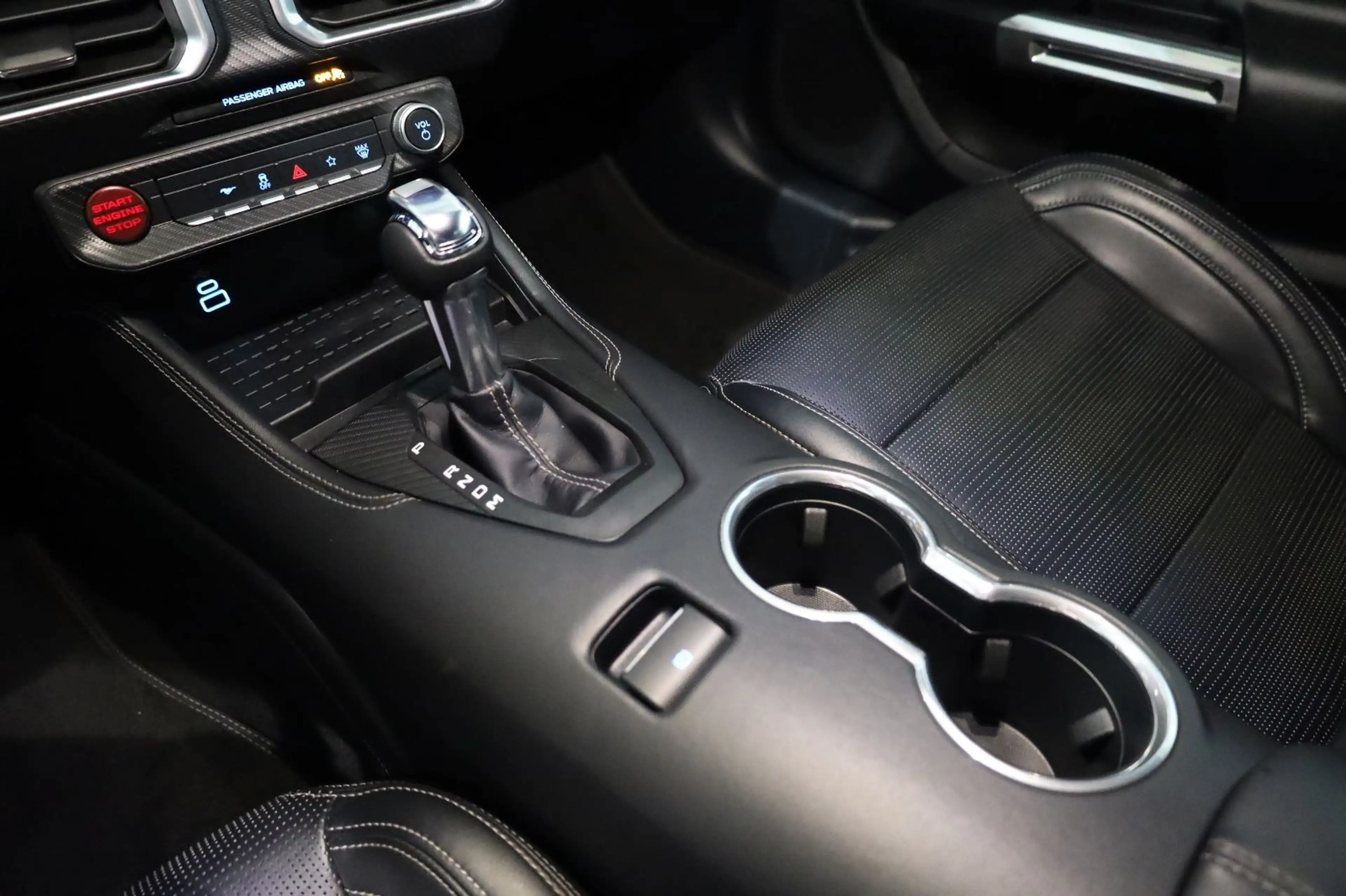 Ford Mustang 5.0 Ti-VCT V8 GT/ACC/TTW/SHZ/LHZ/B&O/R20 — photo 15