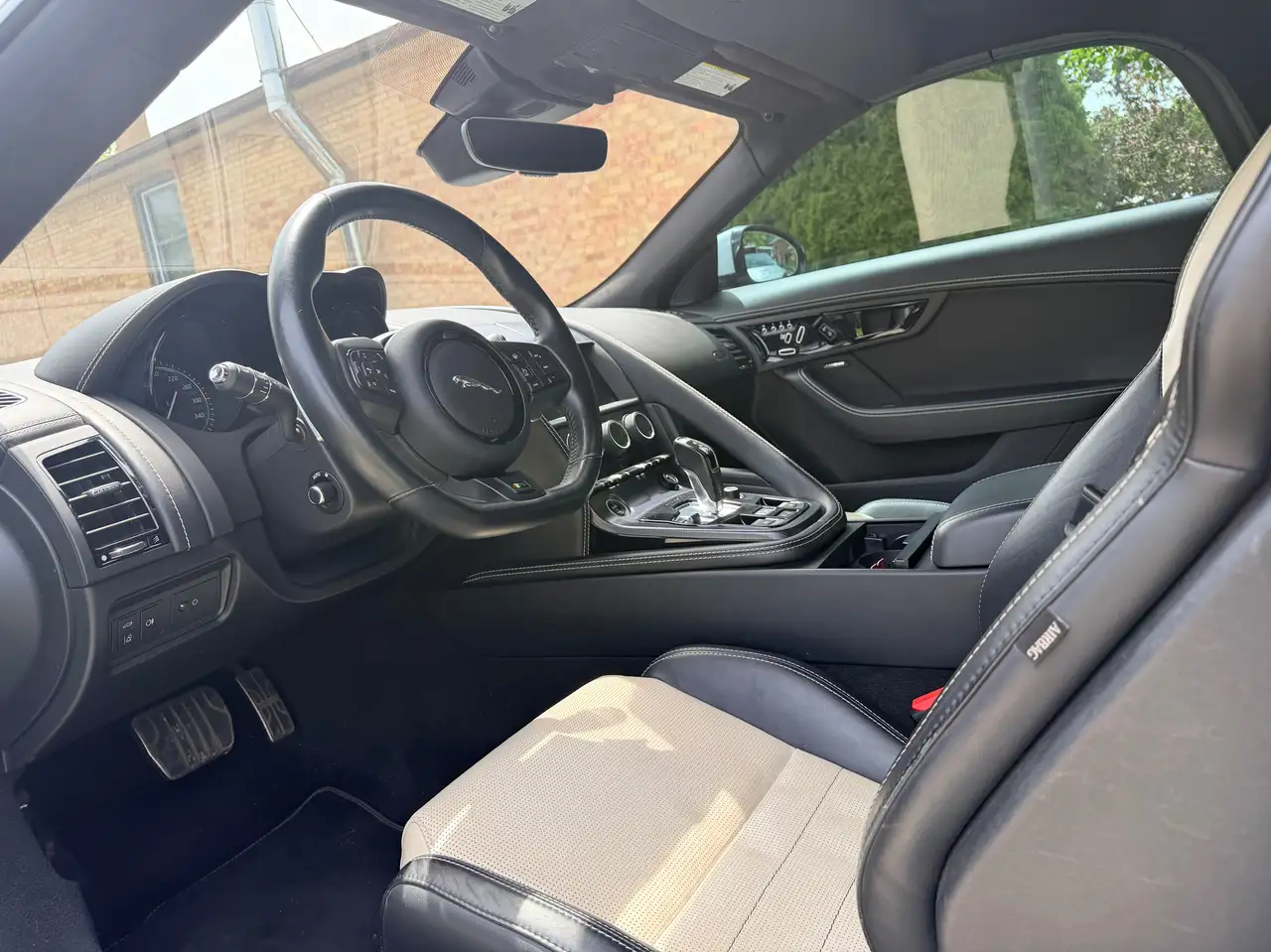 Jaguar F-Type снимка Jaguar F-Type
