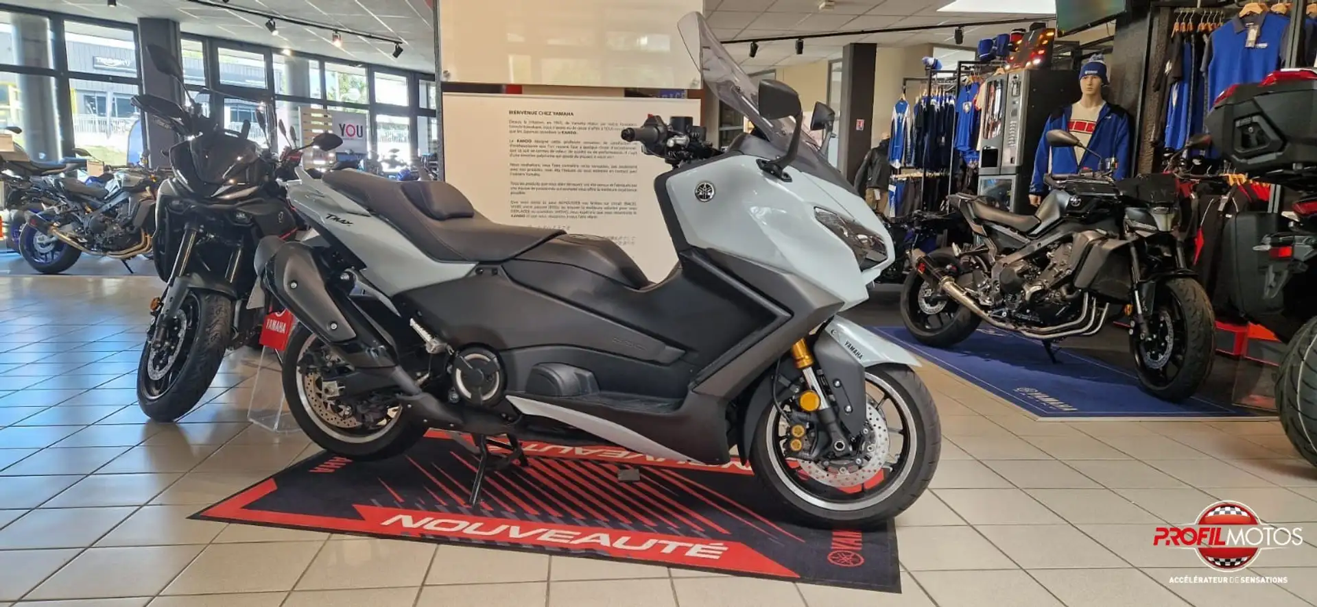 Yamaha TMAX 560 Gris - 1