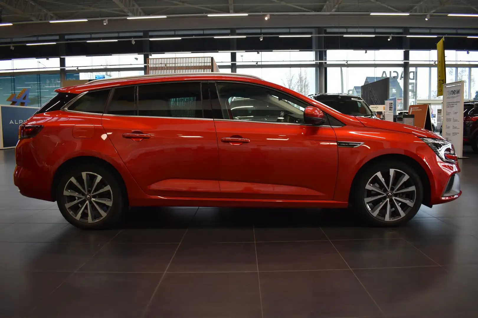 Renault Megane GrandTour E-TECH Plug-in Hybrid RS line/Valckenie Rood - 2