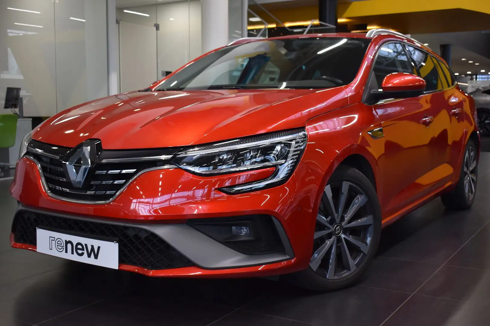 Renault Megane GrandTour E-TECH Plug-in Hybrid RS line/Valckenie Rood - 1