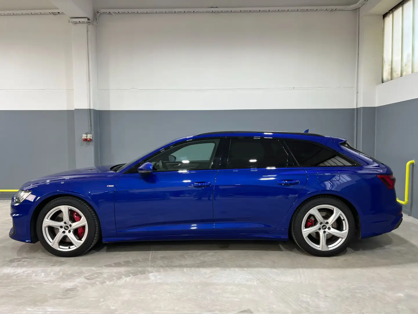 Audi A6 Avant 55 TFSI e PHEV quattro sport S-tronic ** MW Blau - 2