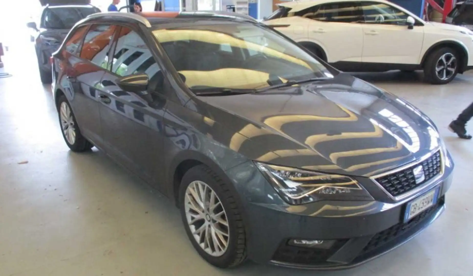 SEAT Leon ST 2.0 tdi Business 150cv dsg 7m my20 TG : GB439WW Grigio - 2