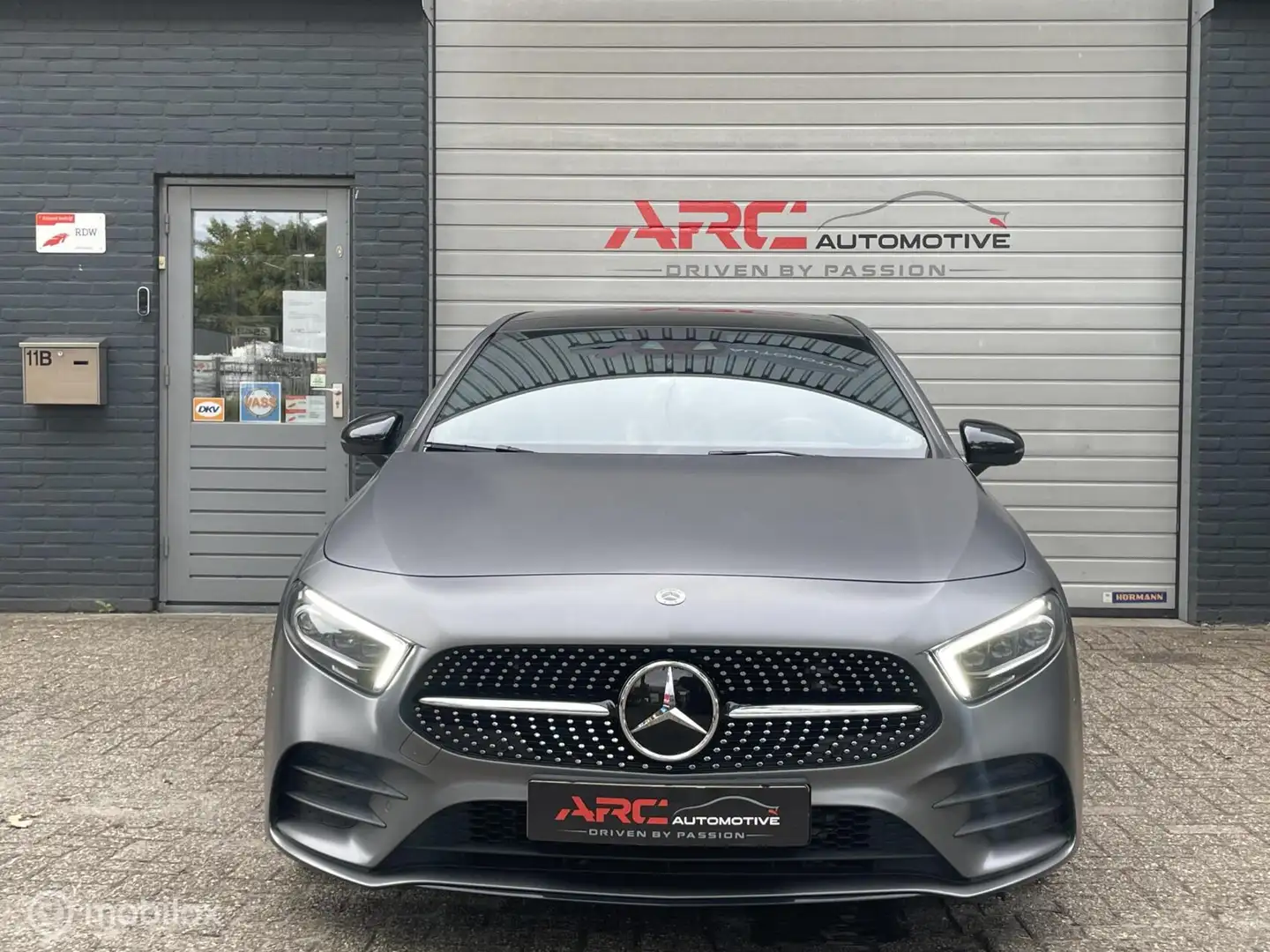Mercedes-Benz A 250 4MATIC AMG 2eig - PANO/CAMERA/DEALEROH Gris - 2