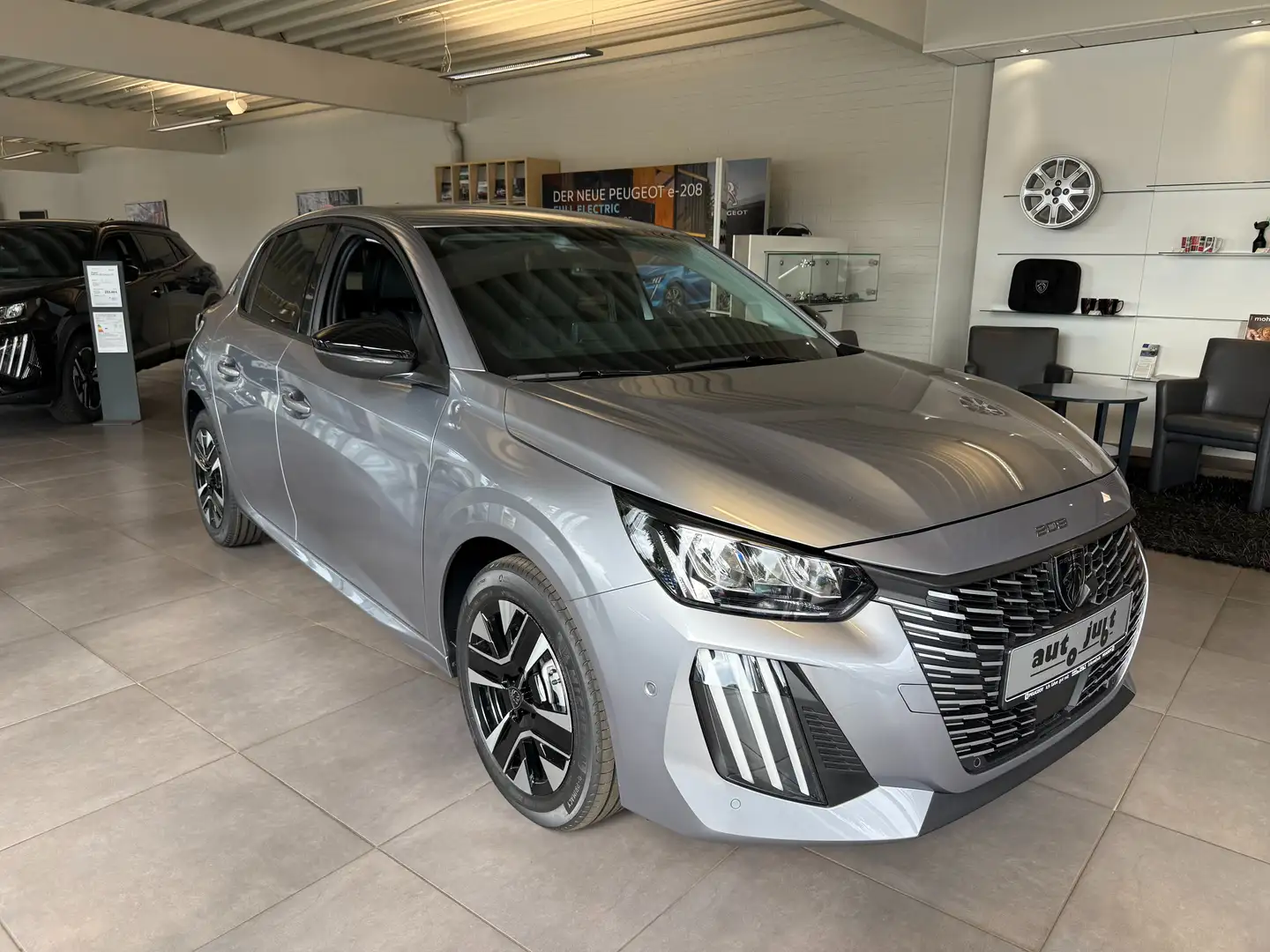 Peugeot 208 Allure Grau - 2
