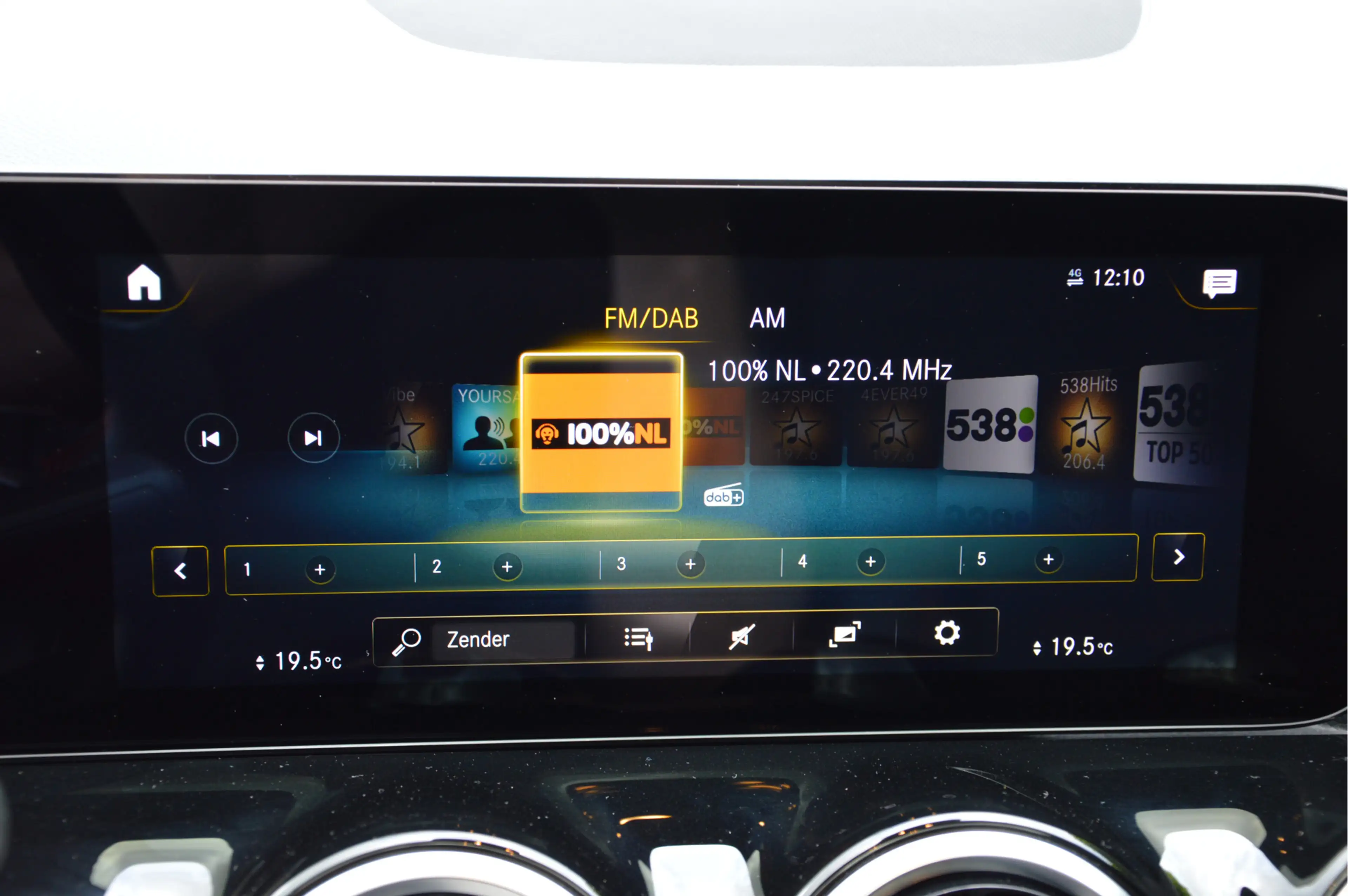 Mercedes-Benz GLA 250 e AMG Line PANORAMADAK | LED | NIGHT PACK | CRUISE — photo 19