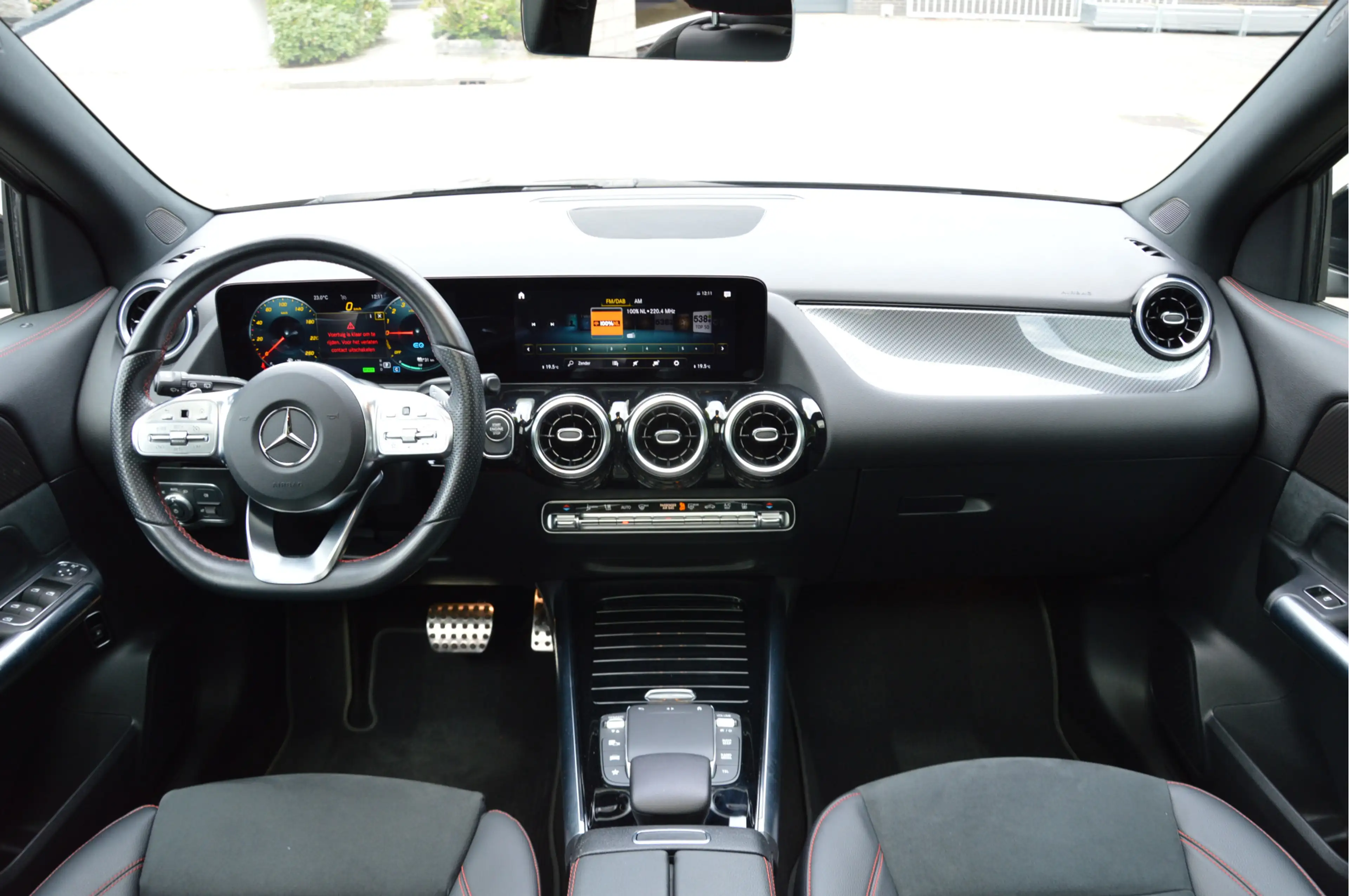 Mercedes-Benz GLA 250 e AMG Line PANORAMADAK | LED | NIGHT PACK | CRUISE — photo 30
