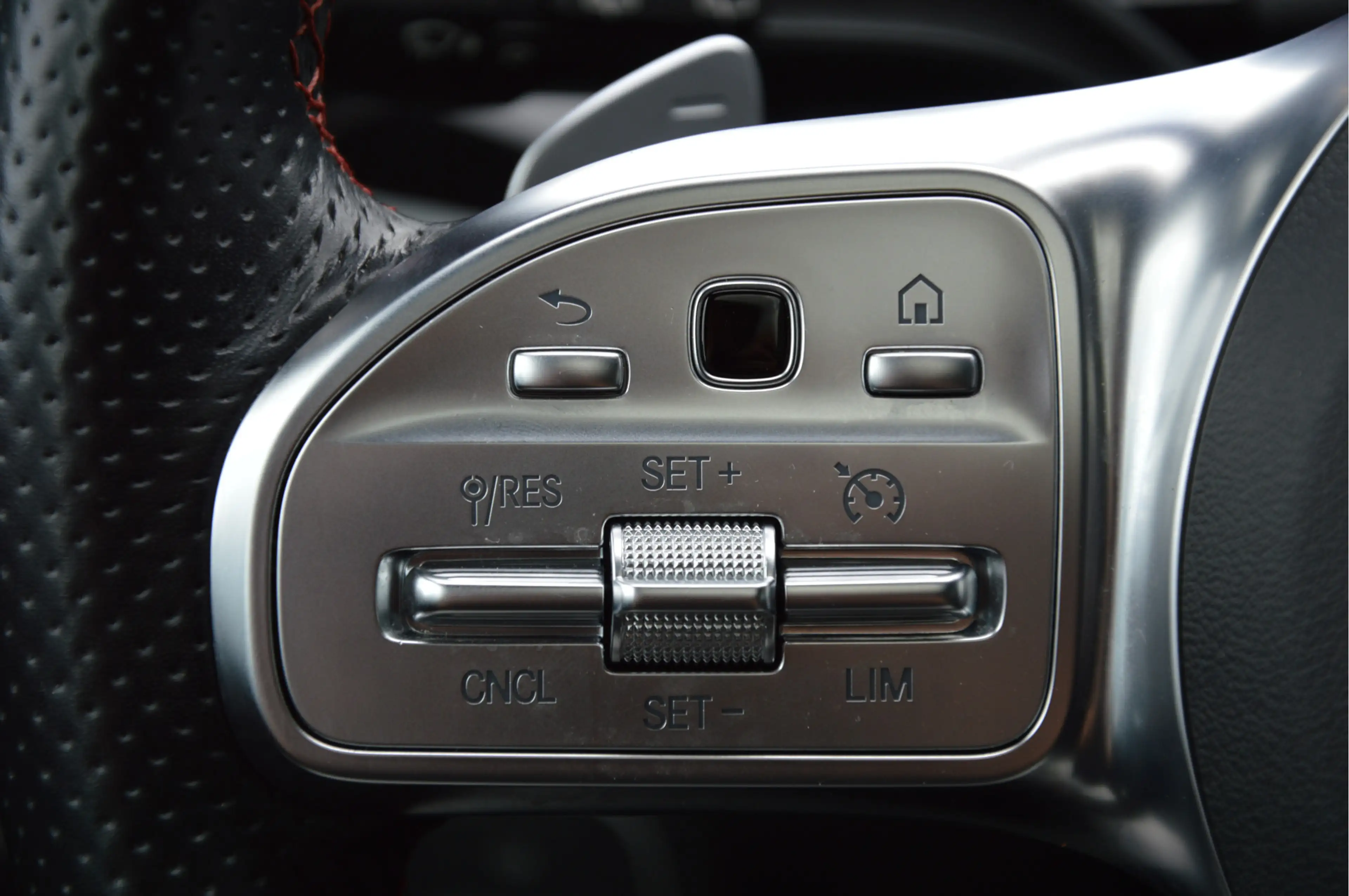 Mercedes-Benz GLA 250 e AMG Line PANORAMADAK | LED | NIGHT PACK | CRUISE — photo 16