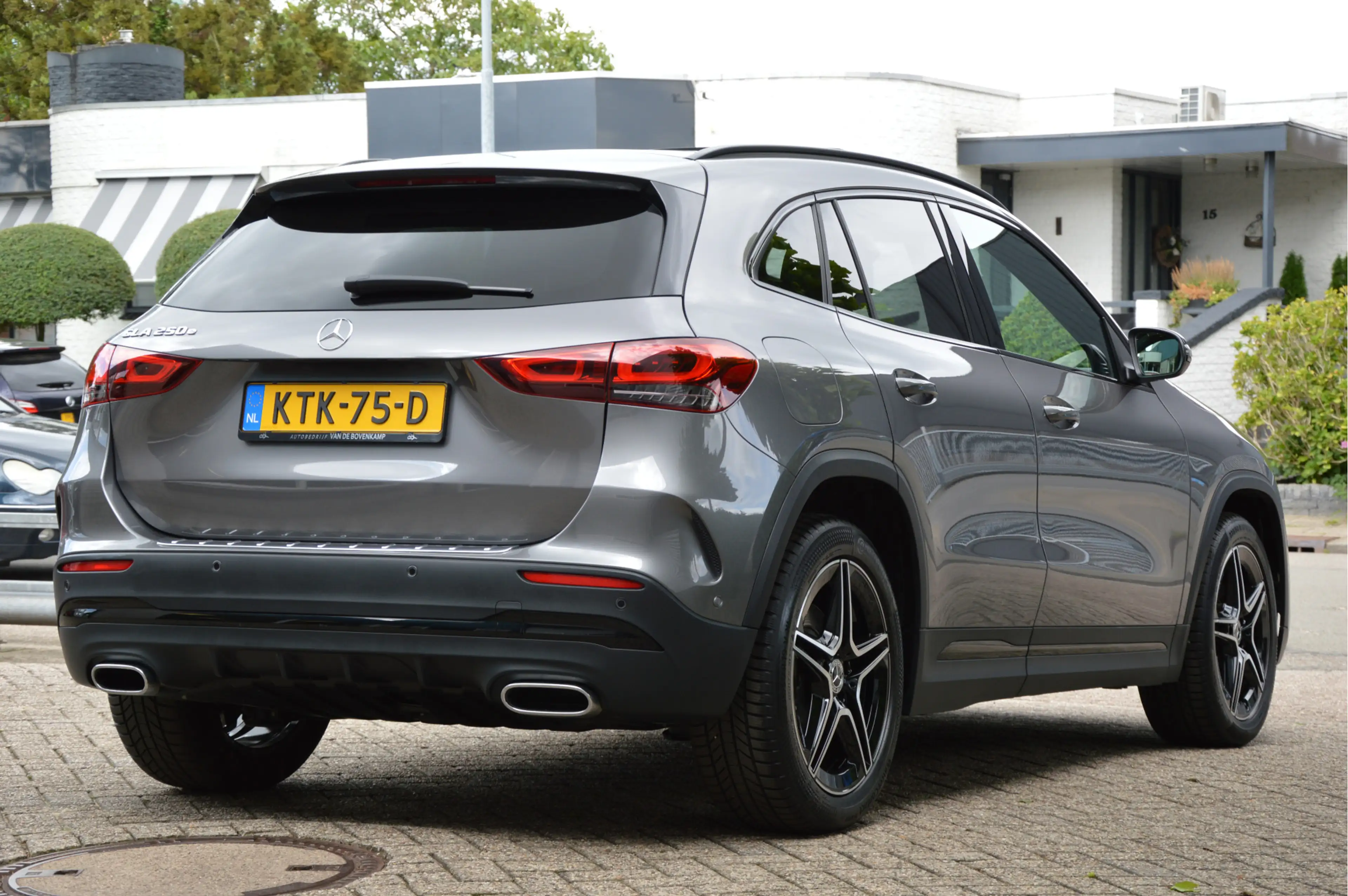 Mercedes-Benz GLA 250 e AMG Line PANORAMADAK | LED | NIGHT PACK | CRUISE — photo 3