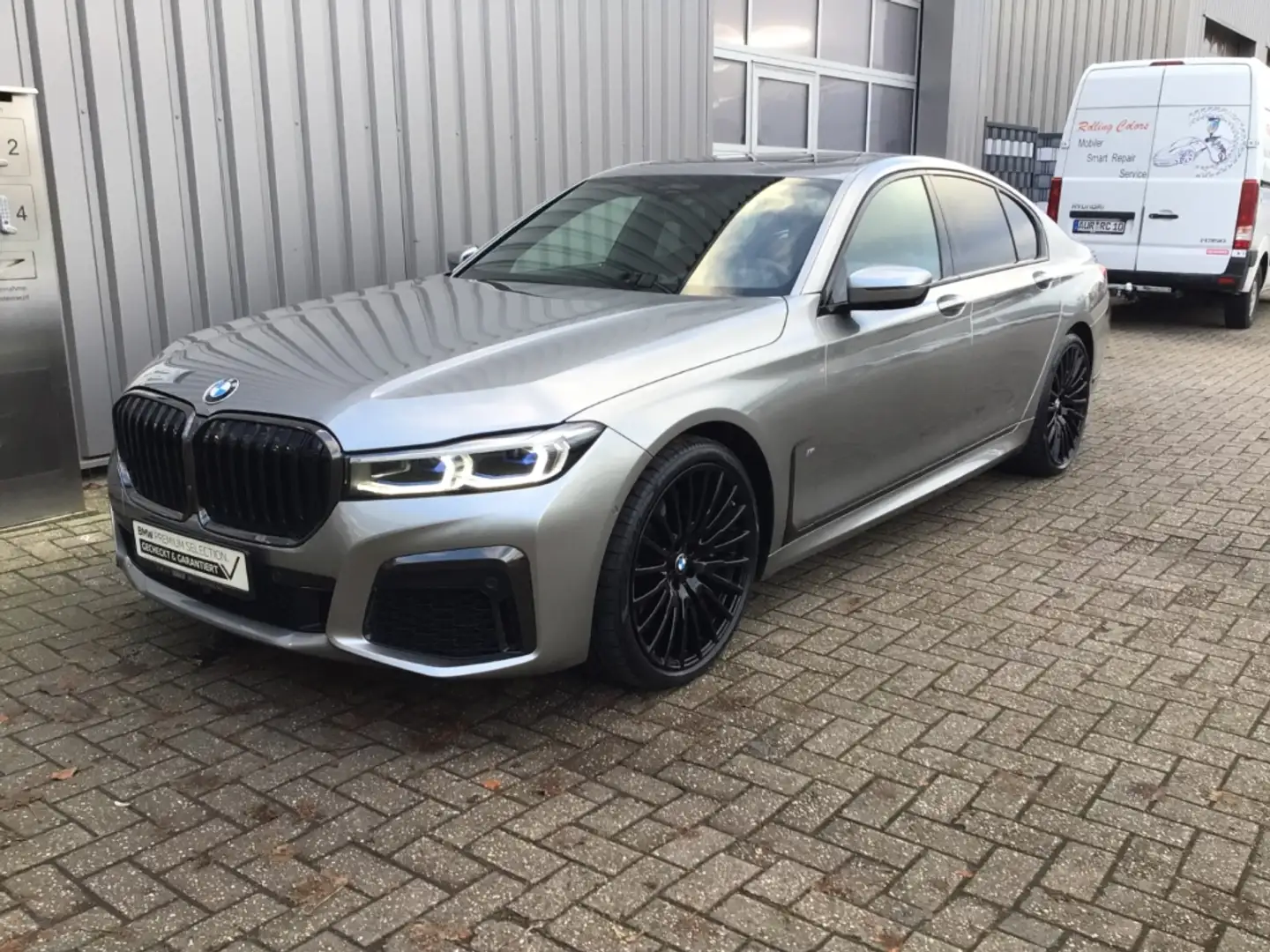 BMW 730 d xDrive M Sport ACC/GSD/Massage/Sitzbelftg/Harman Grau - 1