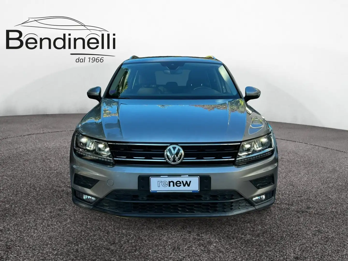 Volkswagen Tiguan Tiguan 2.0 TDI SCR DSG Business BlueMotion Techno Gris - 2