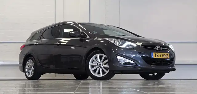 Hyundai I40 view 2