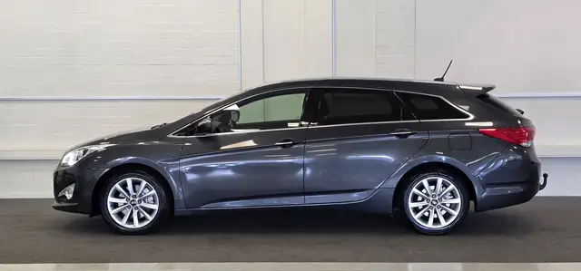 Hyundai I40 view 4