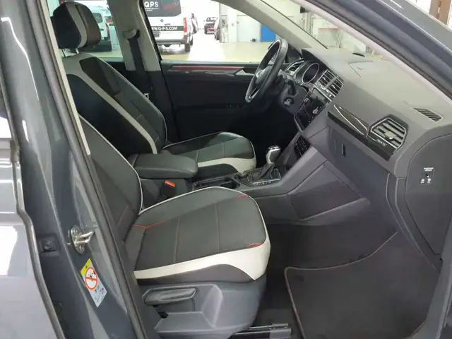 Volkswagen Tiguan view 12