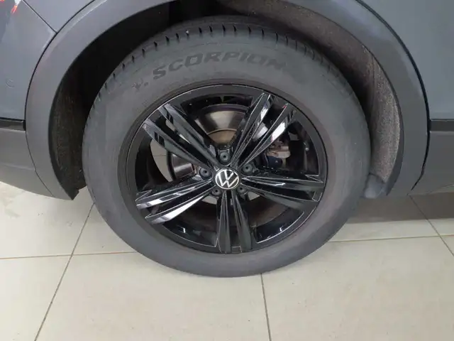 Volkswagen Tiguan view 11