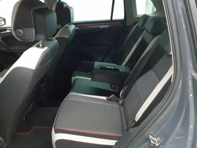 Volkswagen Tiguan view 5
