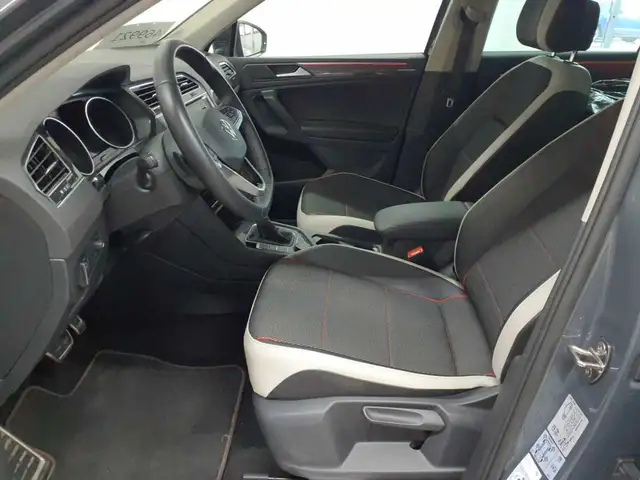 Volkswagen Tiguan view 3
