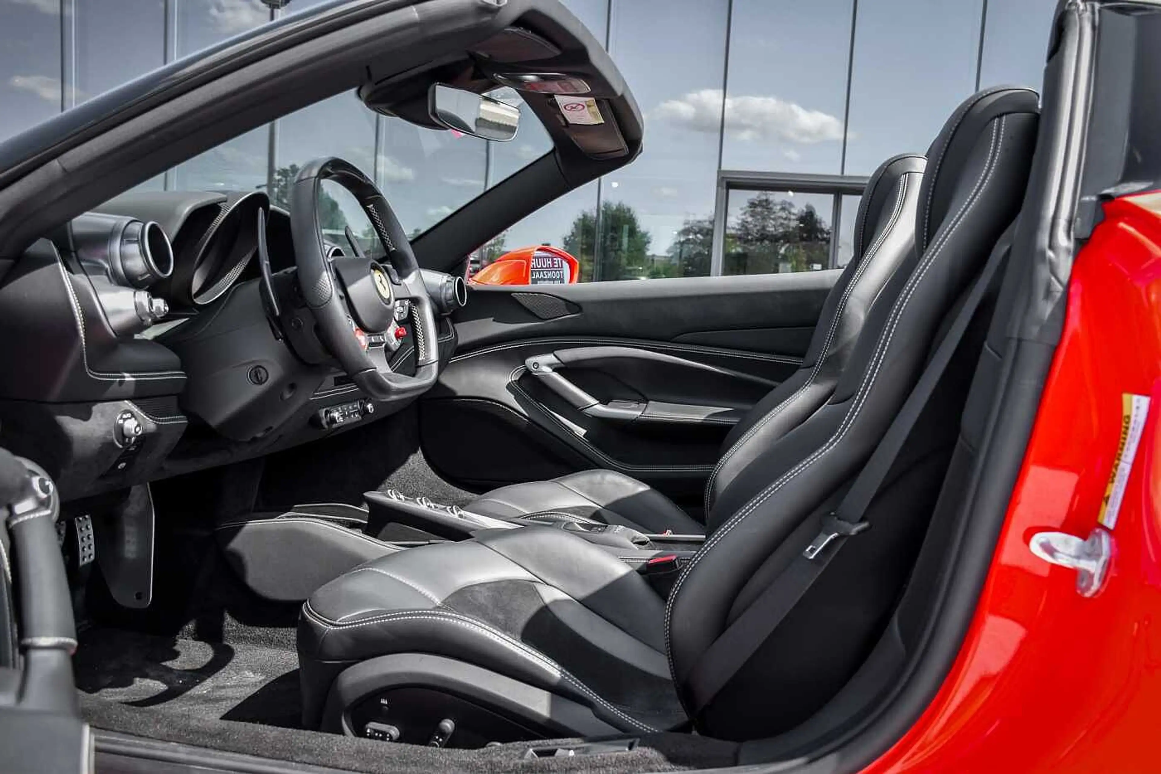 Ferrari F8 Spider 3.9 V8 Only 9500 KM! Extended Warranty — photo 12