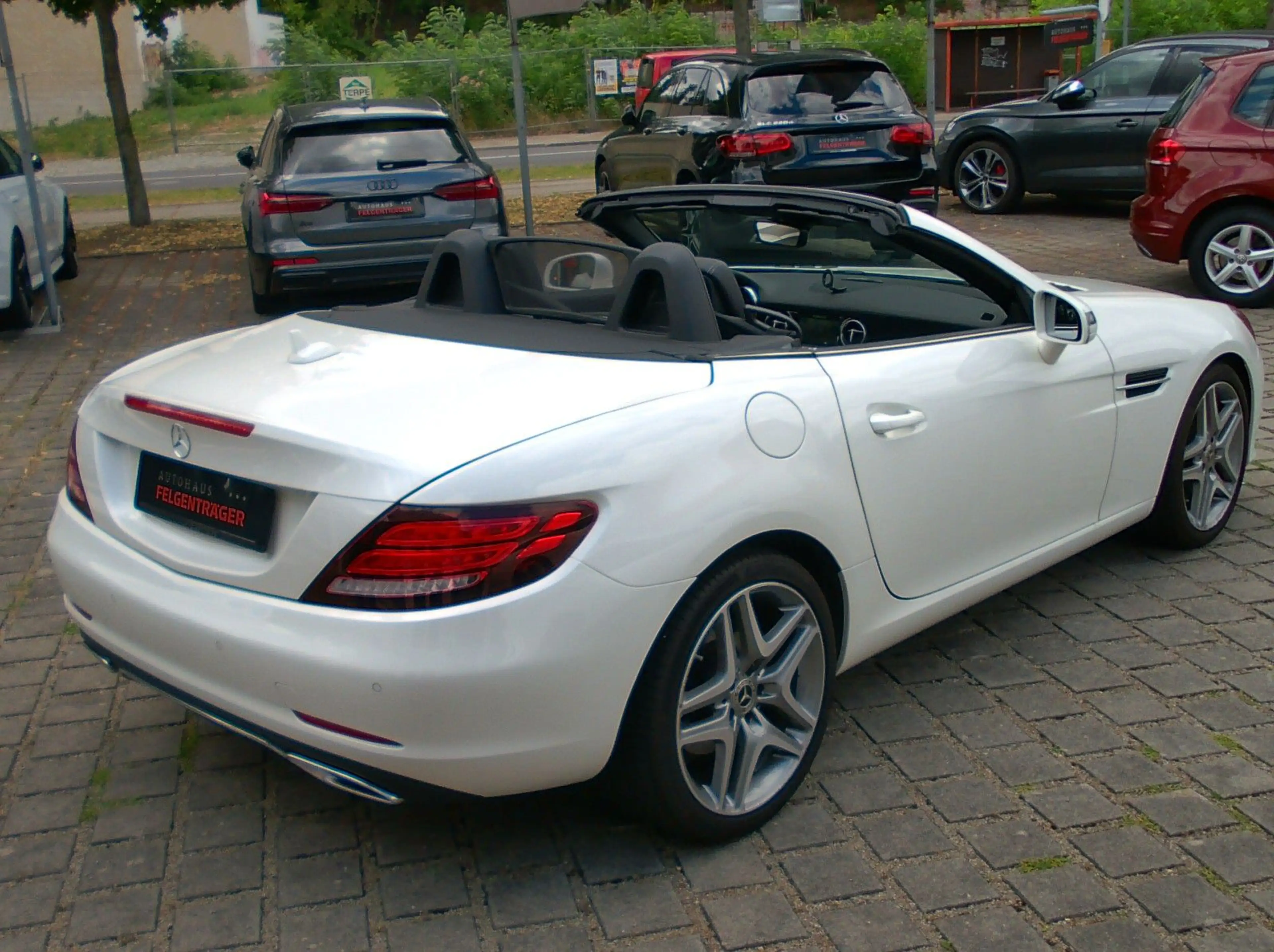 Mercedes-Benz SLC 200 — photo 6