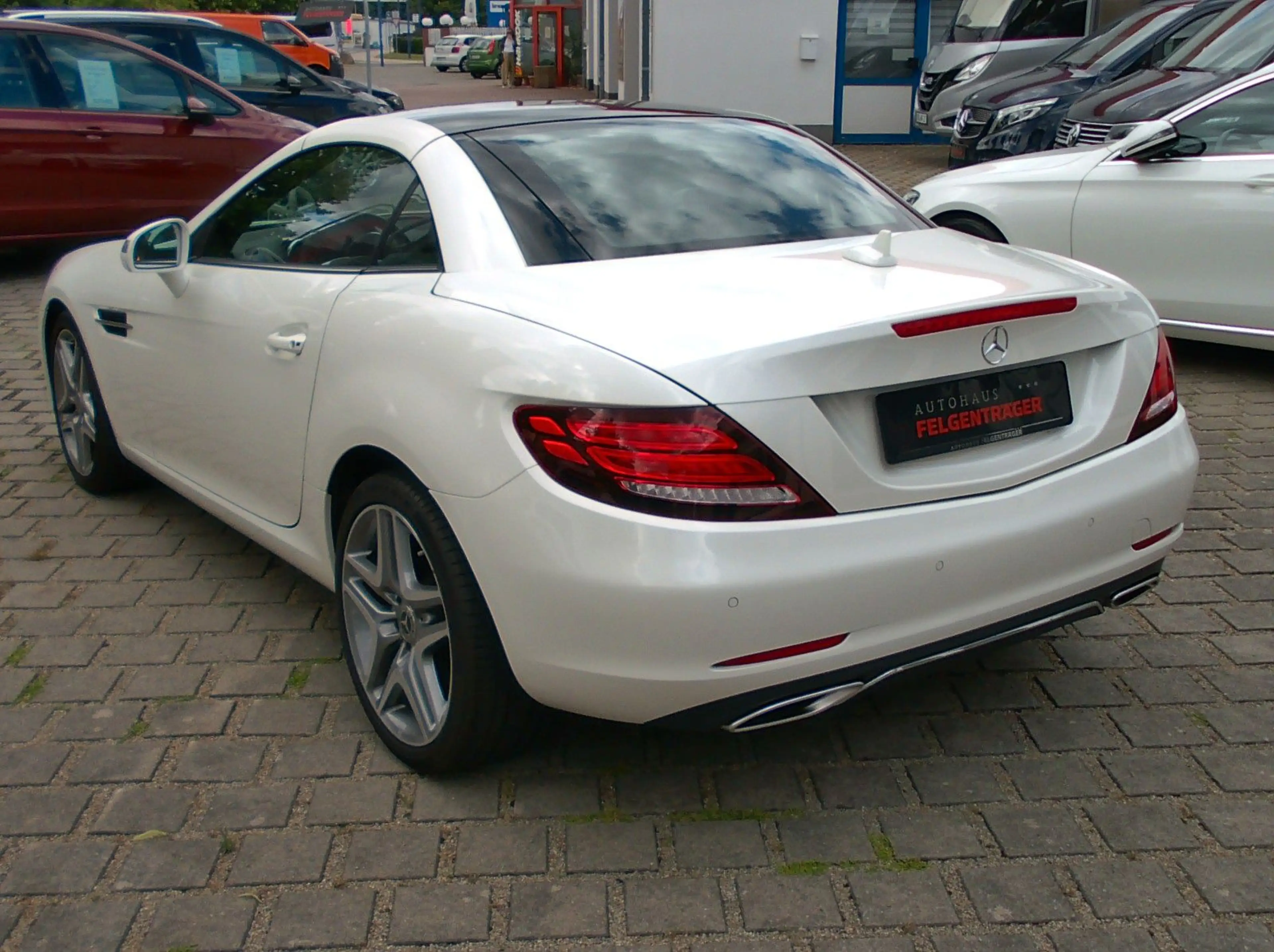 Mercedes-Benz SLC 200 — photo 9
