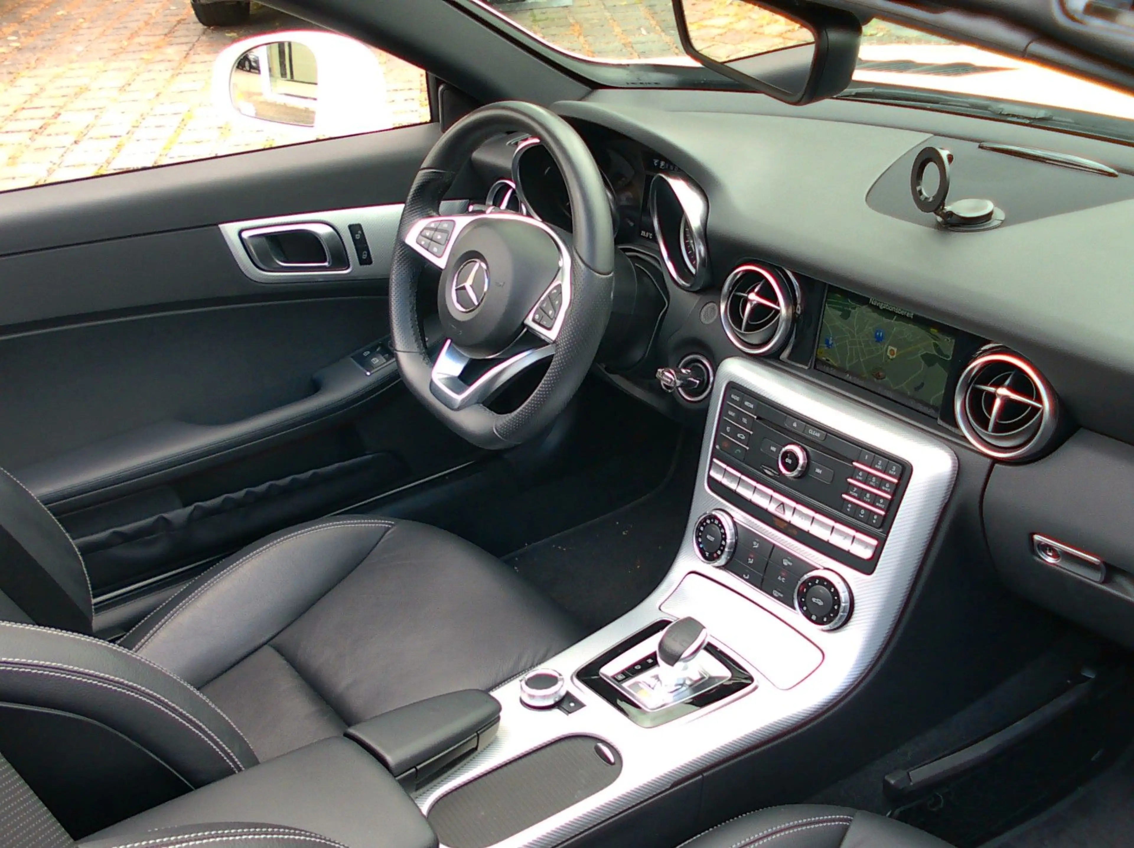 Mercedes-Benz SLC 200 — photo 15