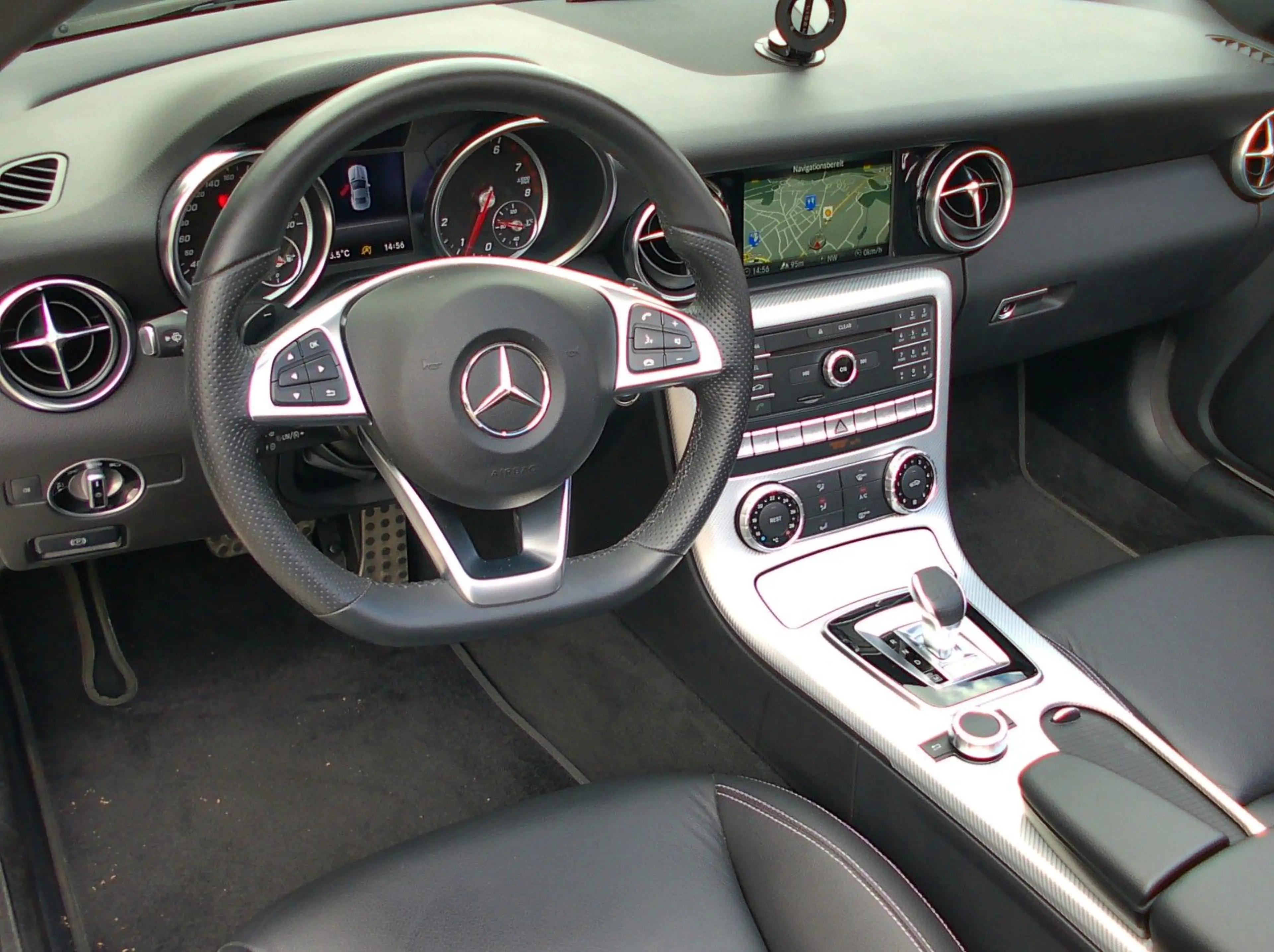 Mercedes-Benz SLC 200 — photo 12