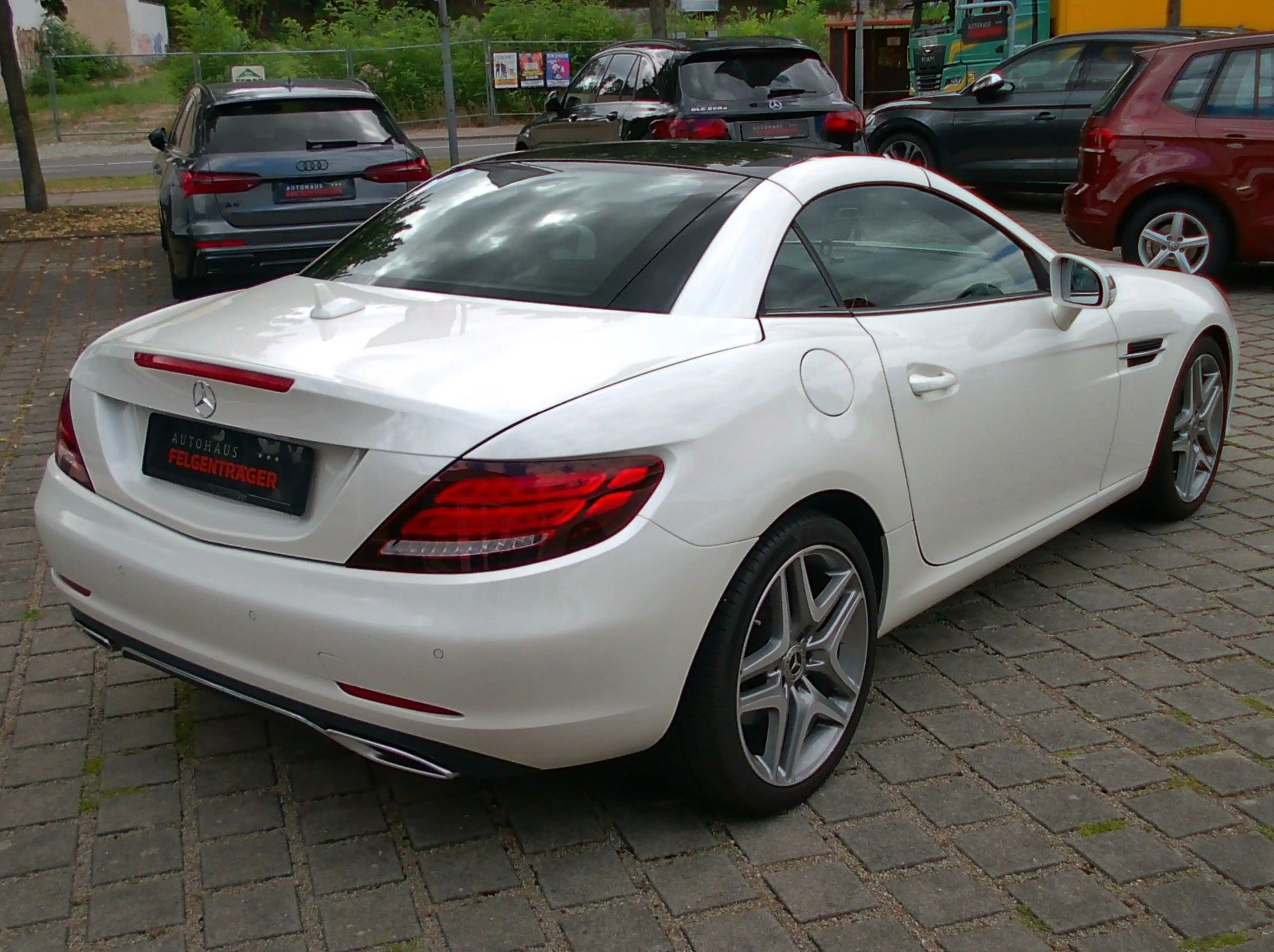 Mercedes-Benz SLC 200 — photo 10