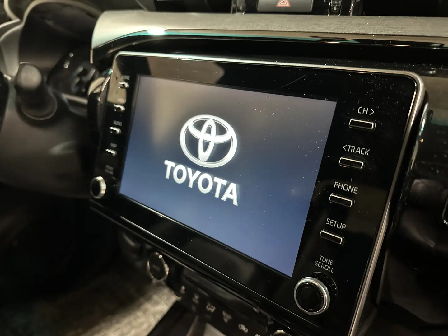 Toyota Hilux Hilux DK Invincible 4WD 2,8 D-4D Aut. Invincible Silber - 1