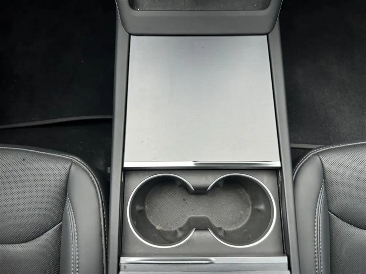 Tesla Model 3 снимка Tesla Model 3