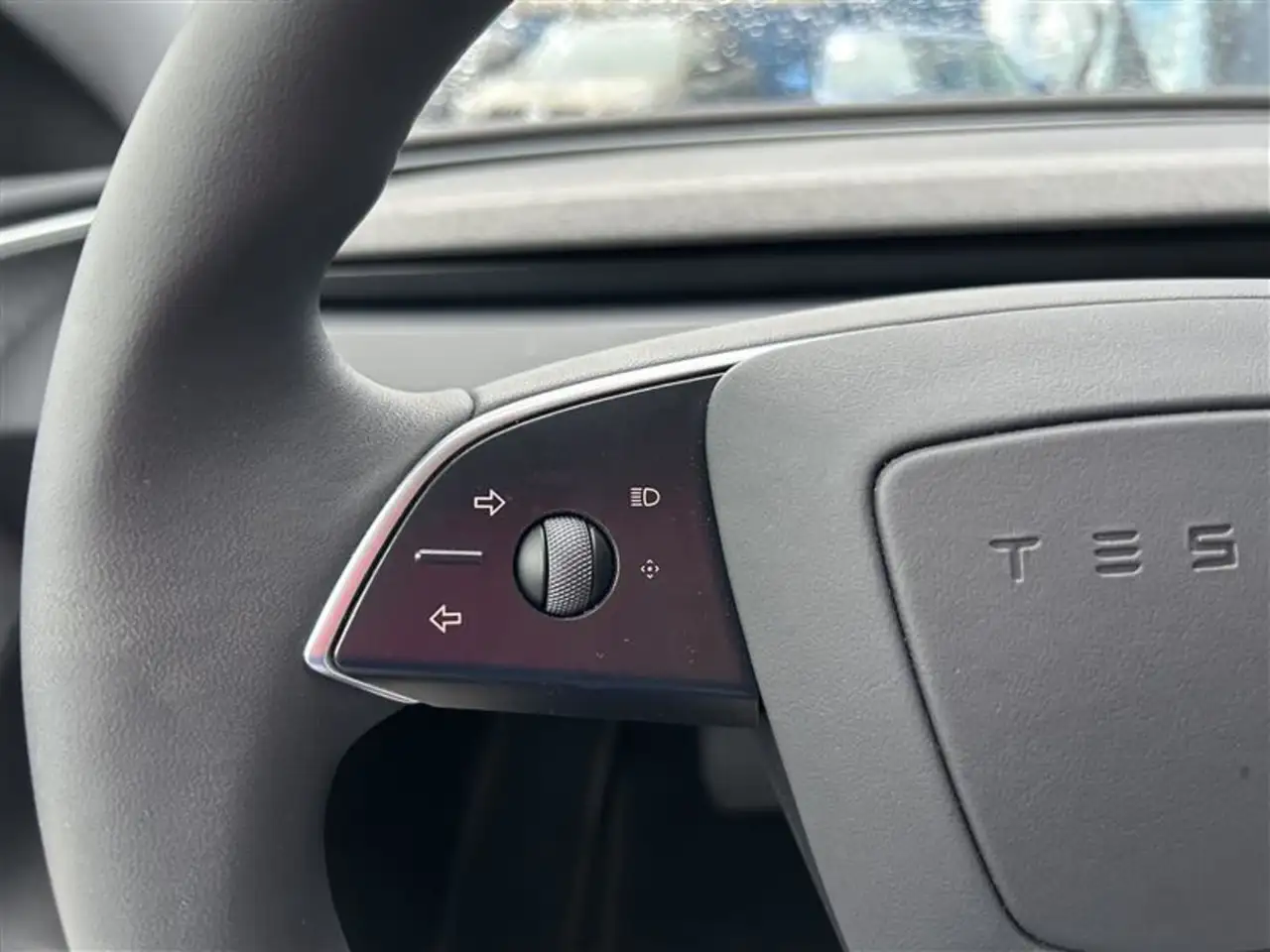 Tesla Model 3 снимка Tesla Model 3