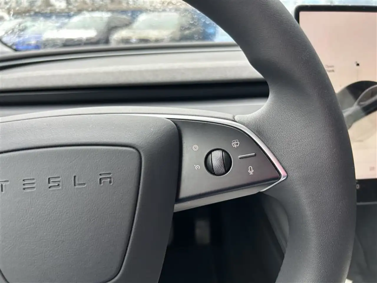 Tesla Model 3 снимка Tesla Model 3
