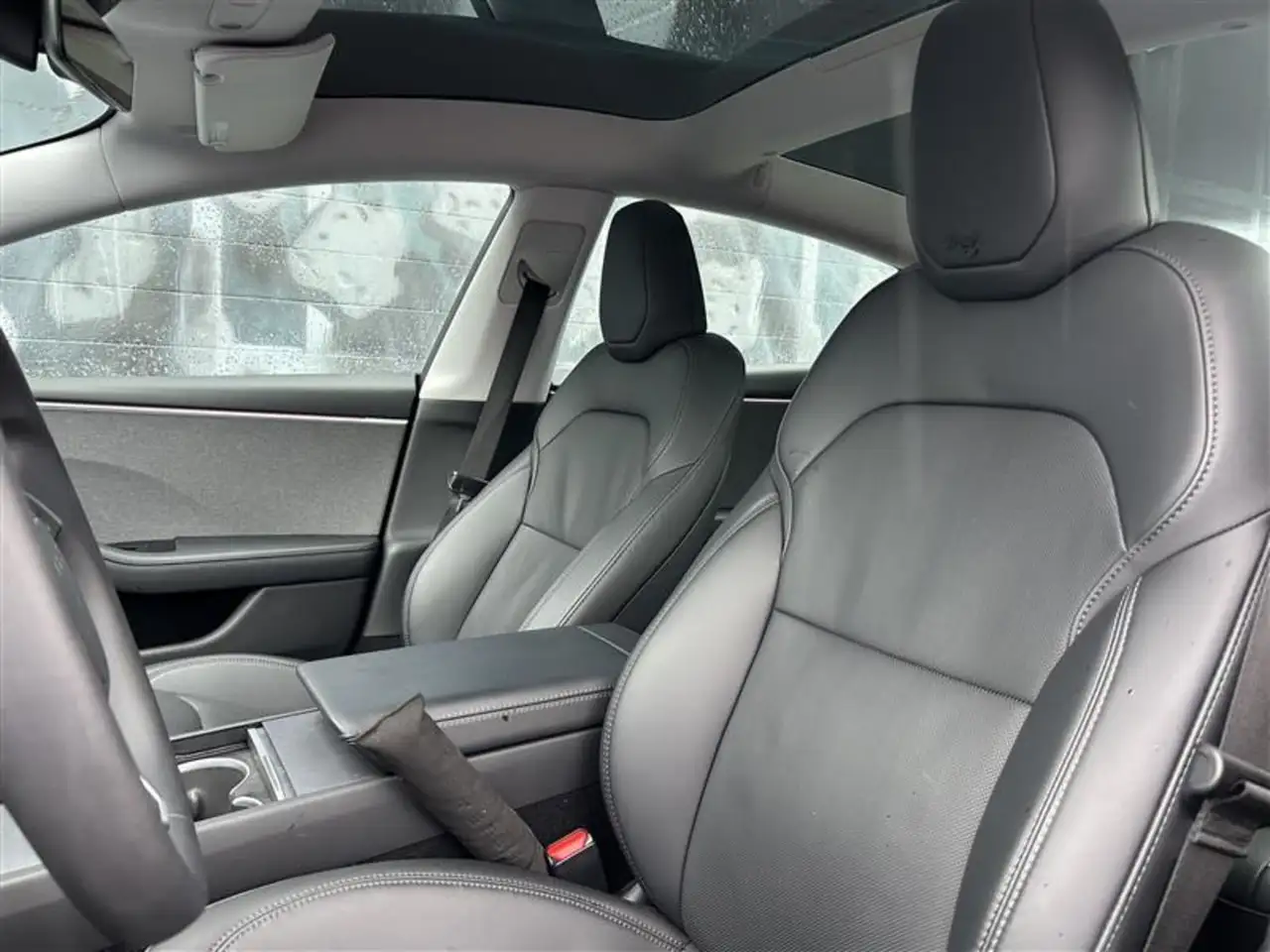 Tesla Model 3 снимка Tesla Model 3