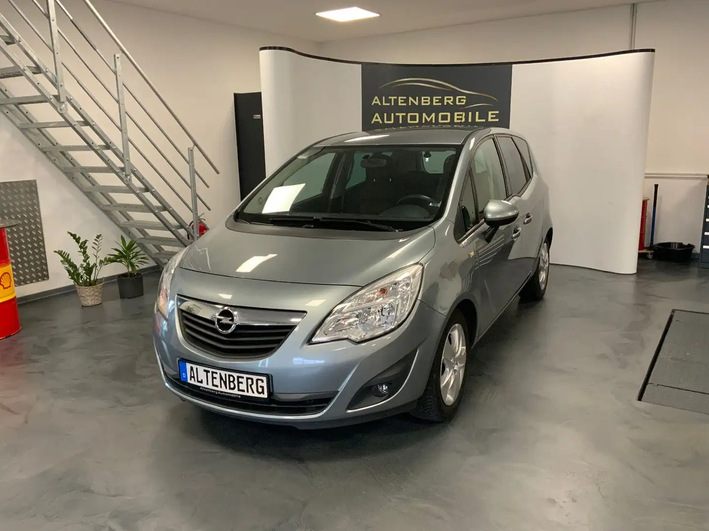 Opel Meriva Design Edition Klima Tempomat AHK Sitzhzg Silber - 1