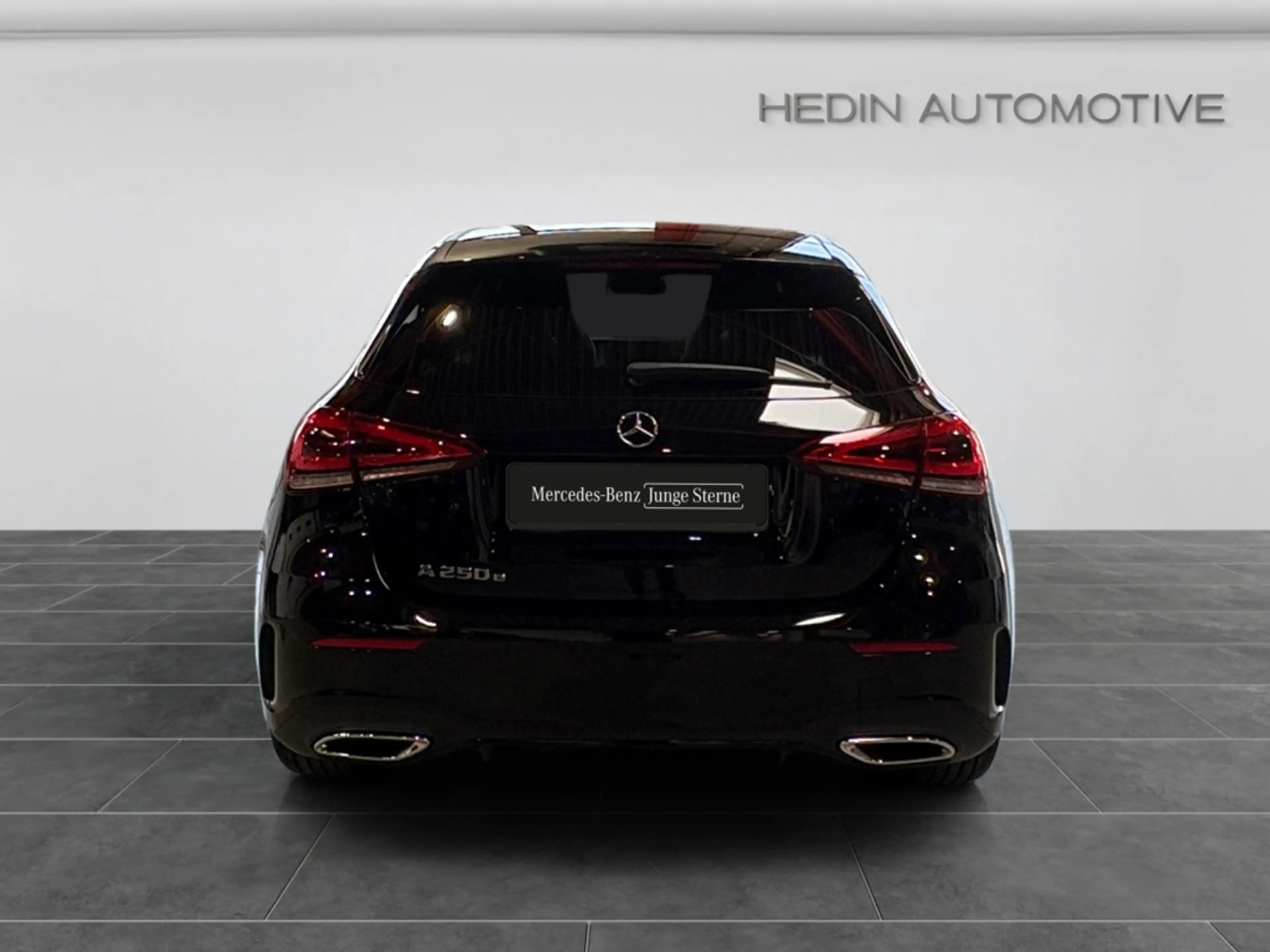Mercedes-Benz A 250 e Kompaktlimousine AMG|MBEAM|NIGHT|MBUX|LM — photo 6