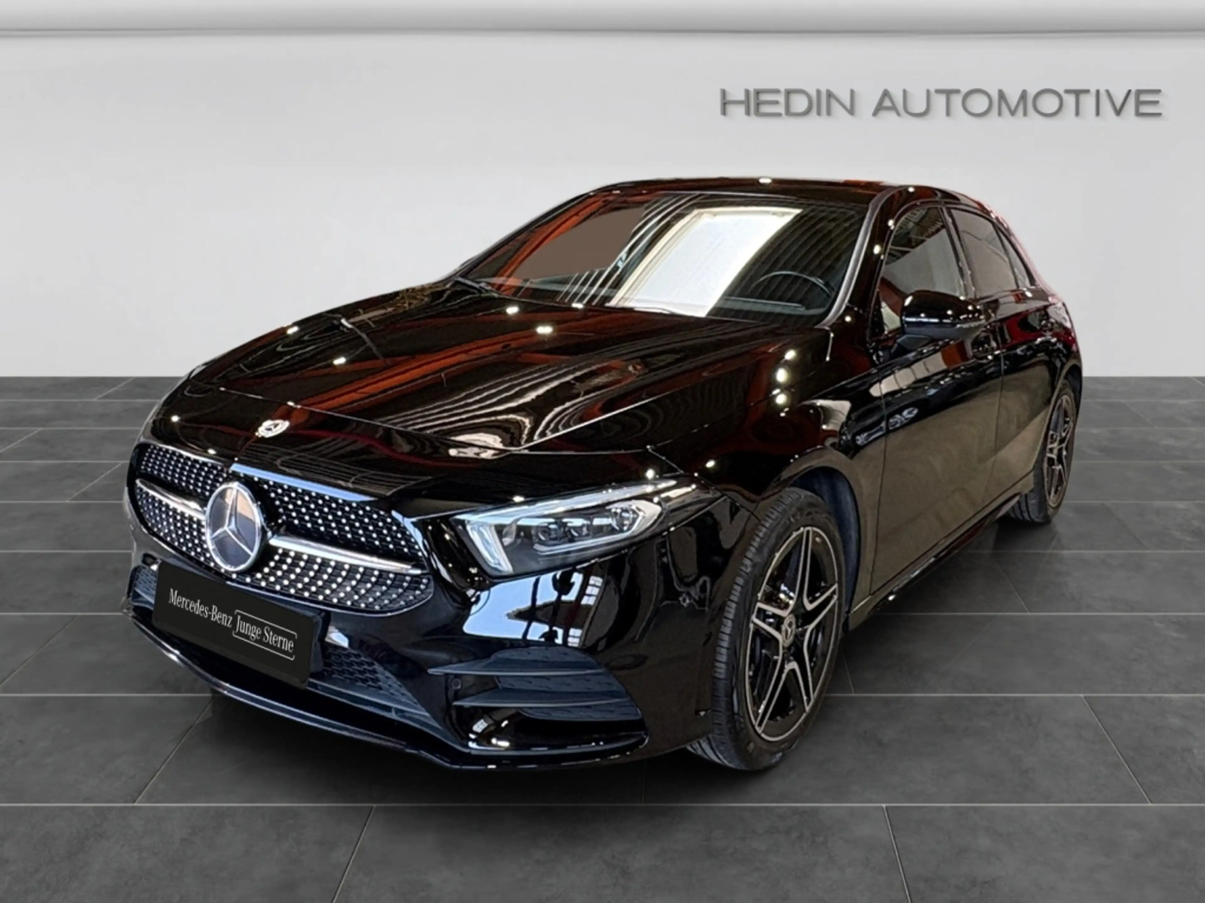 Mercedes-Benz A 250 e Kompaktlimousine AMG|MBEAM|NIGHT|MBUX|LM — photo 2