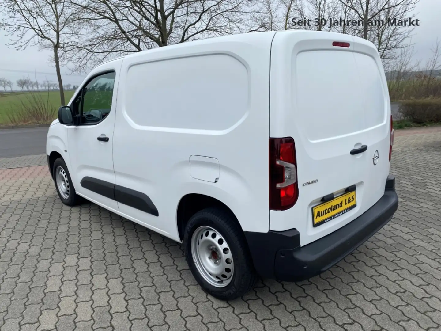 Opel Combo E Cargo Selection 1.5 D, PDC, Klima, 1.Hand, Schec Weiß - 2