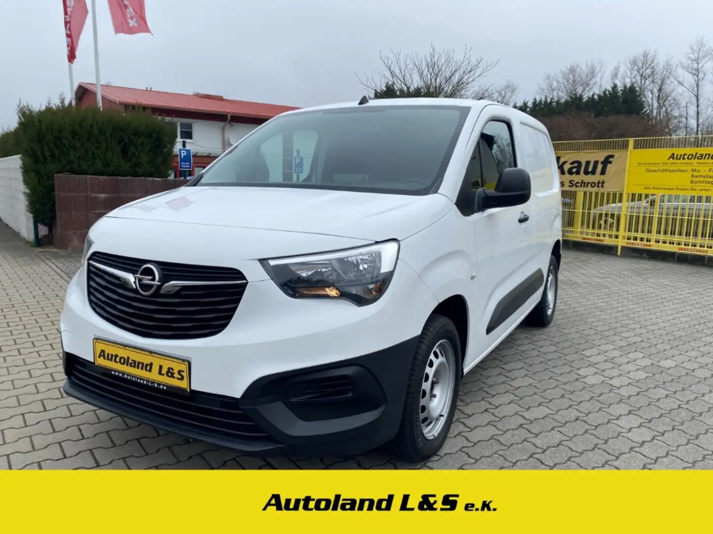 Opel Combo E Cargo Selection 1.5 D, PDC, Klima, 1.Hand, Schec Weiß - 1
