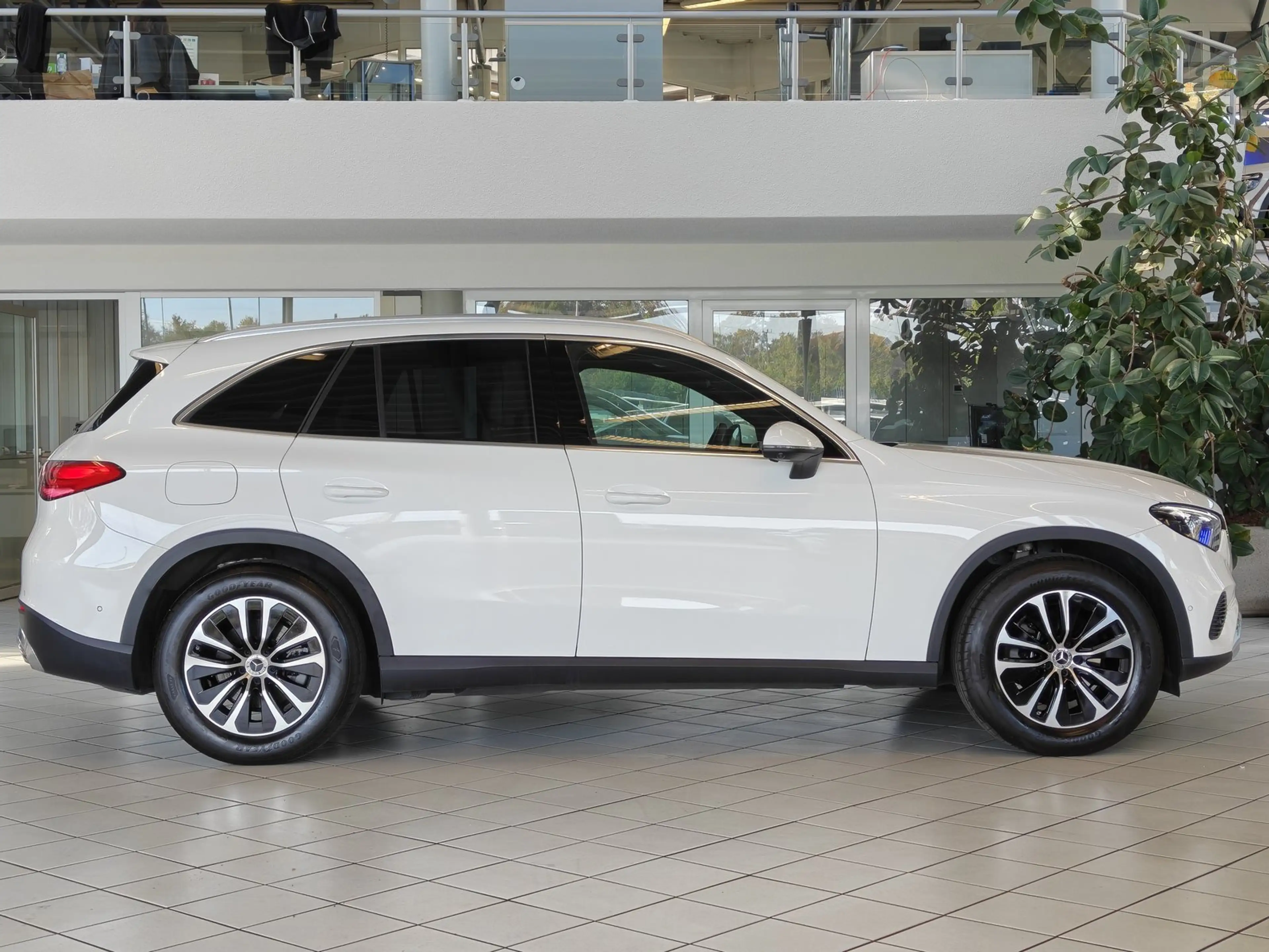 Mercedes-Benz GLC 220 d Avantgarde 4M AHK+DISTRONIC+DIGITALIGHT — photo 2
