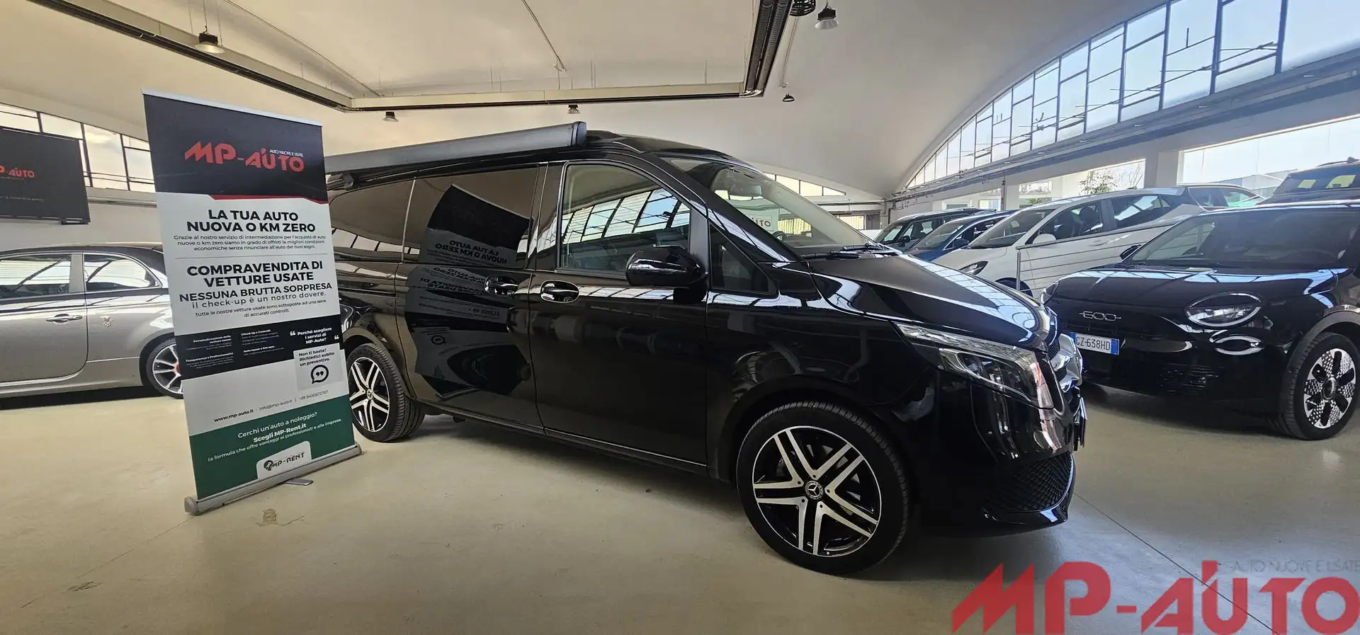 Mercedes-Benz V-Class 2023 검정 사진 6