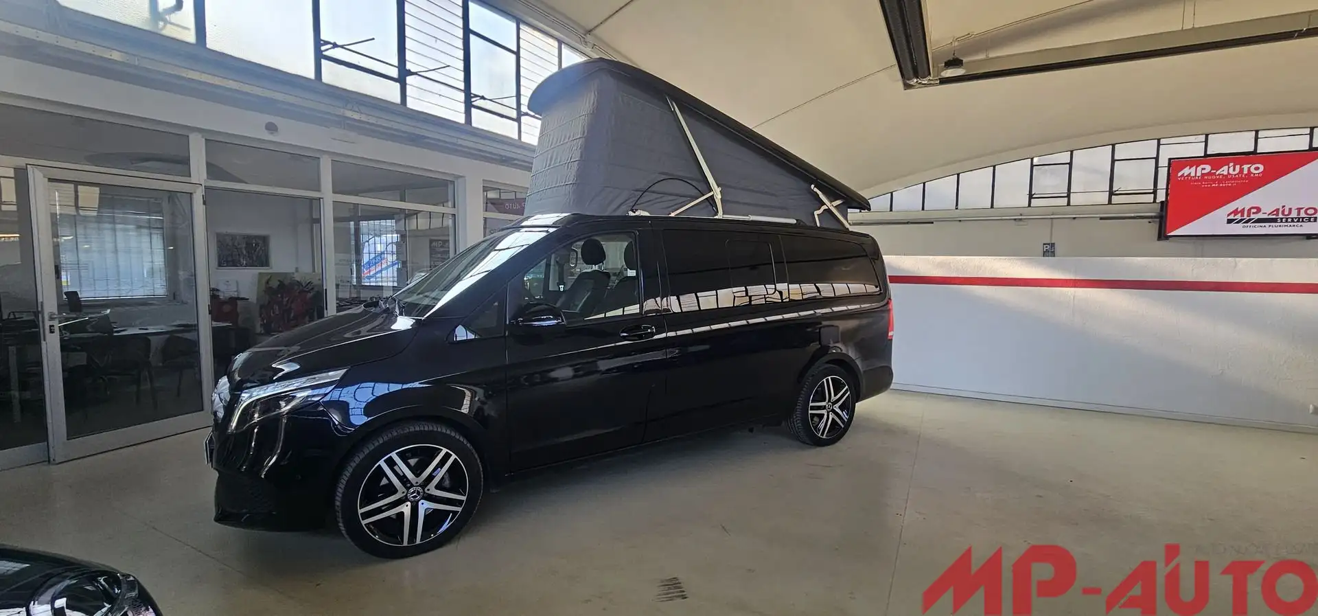 Mercedes-Benz V-Class 2023 검정 사진 1