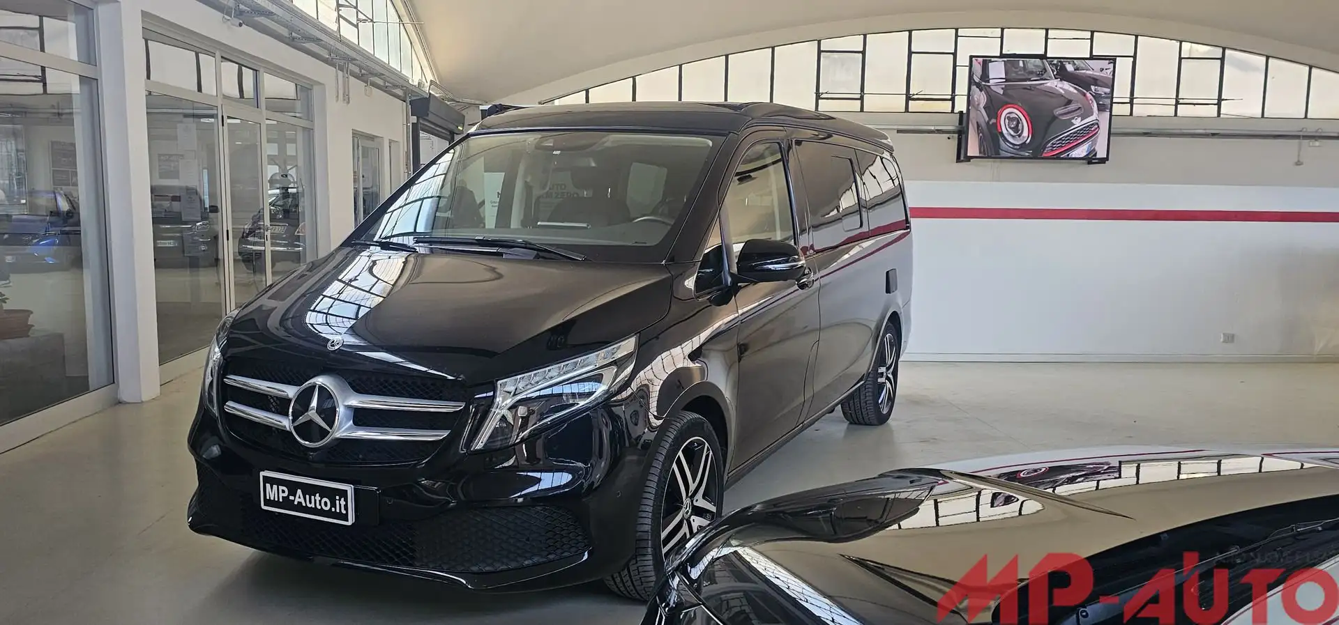 Mercedes-Benz V-Class 2023 검정 사진 3