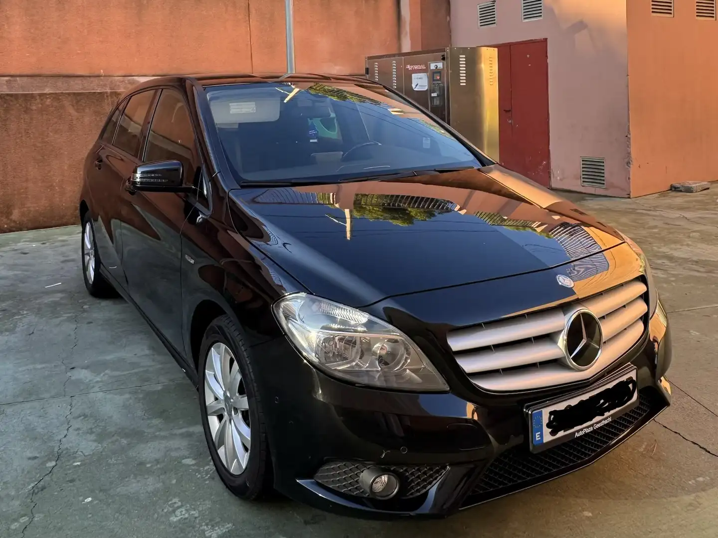 Mercedes-Benz B 180 (BlueEFFICIENCY) - 1
