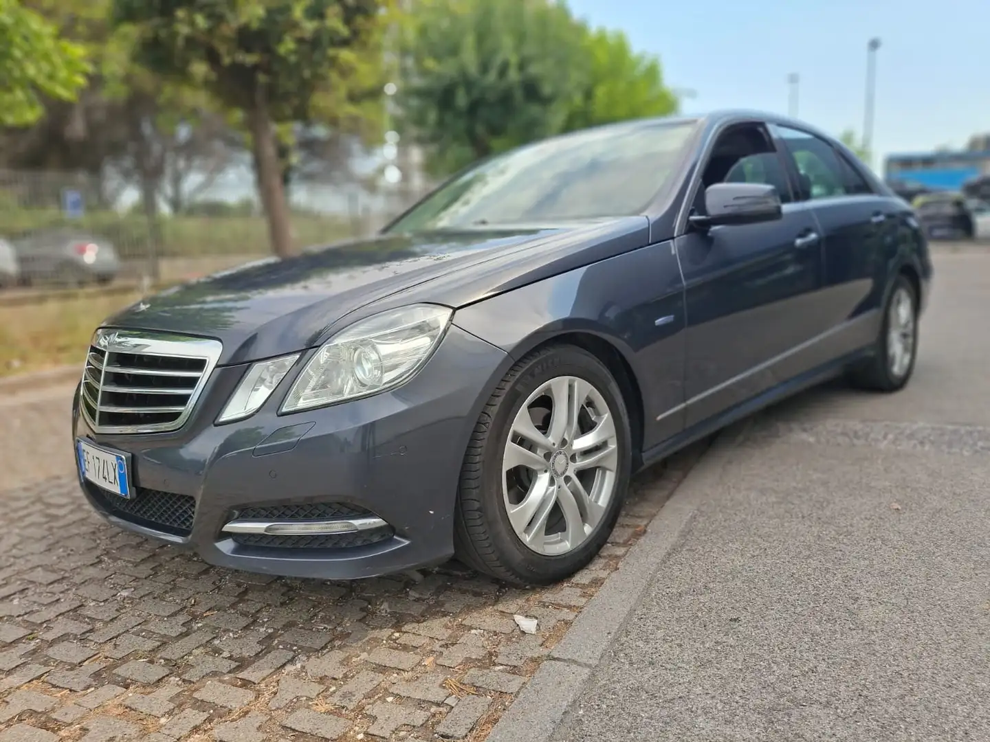 Mercedes-Benz E 220 CLASSE E - W212 Berlina cdi Blue E Avantgarde AMG Albastru - 1