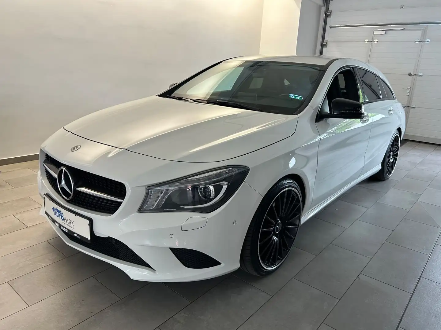 Mercedes-Benz CLA 180 Shooting Brake *Navi * Weiß - 1