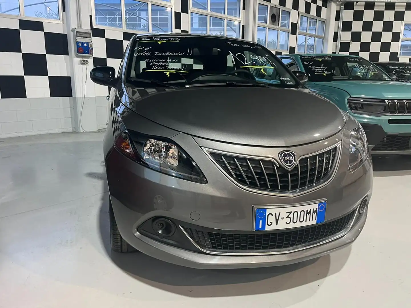 Lancia Ypsilon Ypsilon 1.0 FireFly 5 porte S&S Hybrid Platino Grey - 2