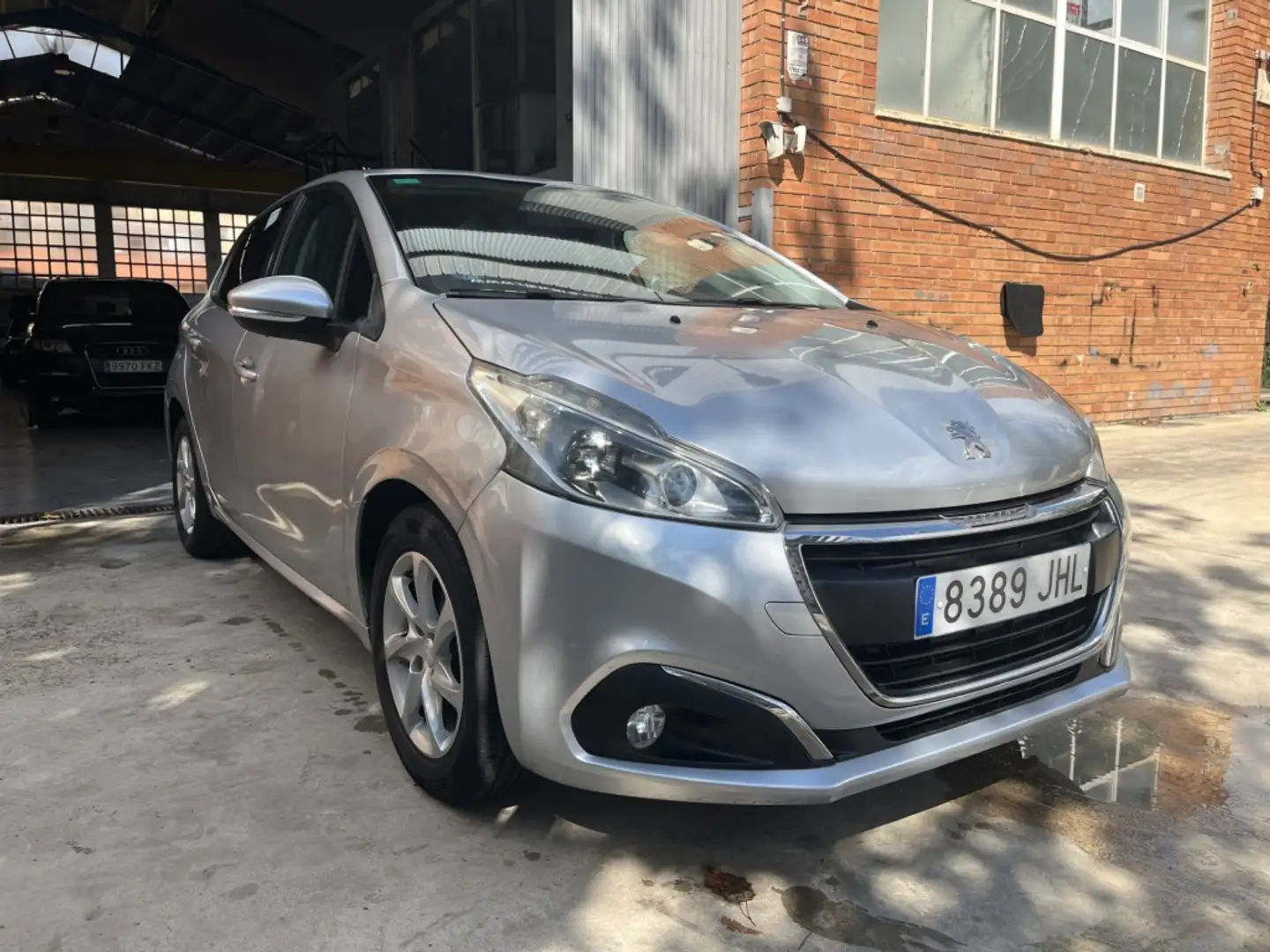 Peugeot 208 1.2 PureTech S&S Active 82 Plateado - 1