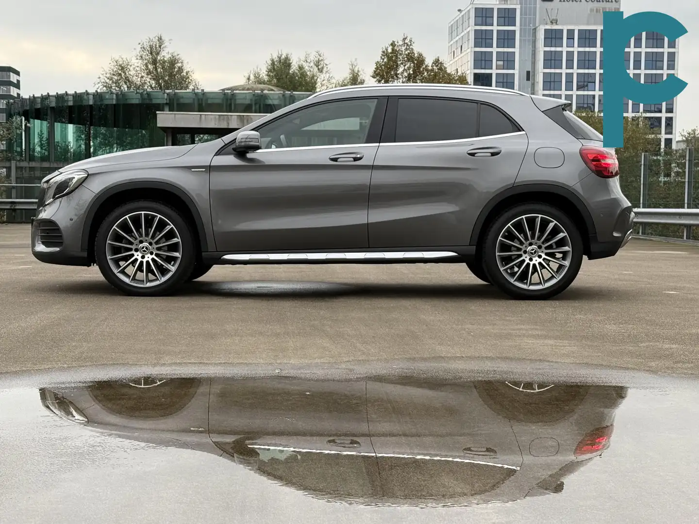 Mercedes-Benz GLA 200 Edition AMG *Mercedes Garantie* Topstaat Grijs - 2
