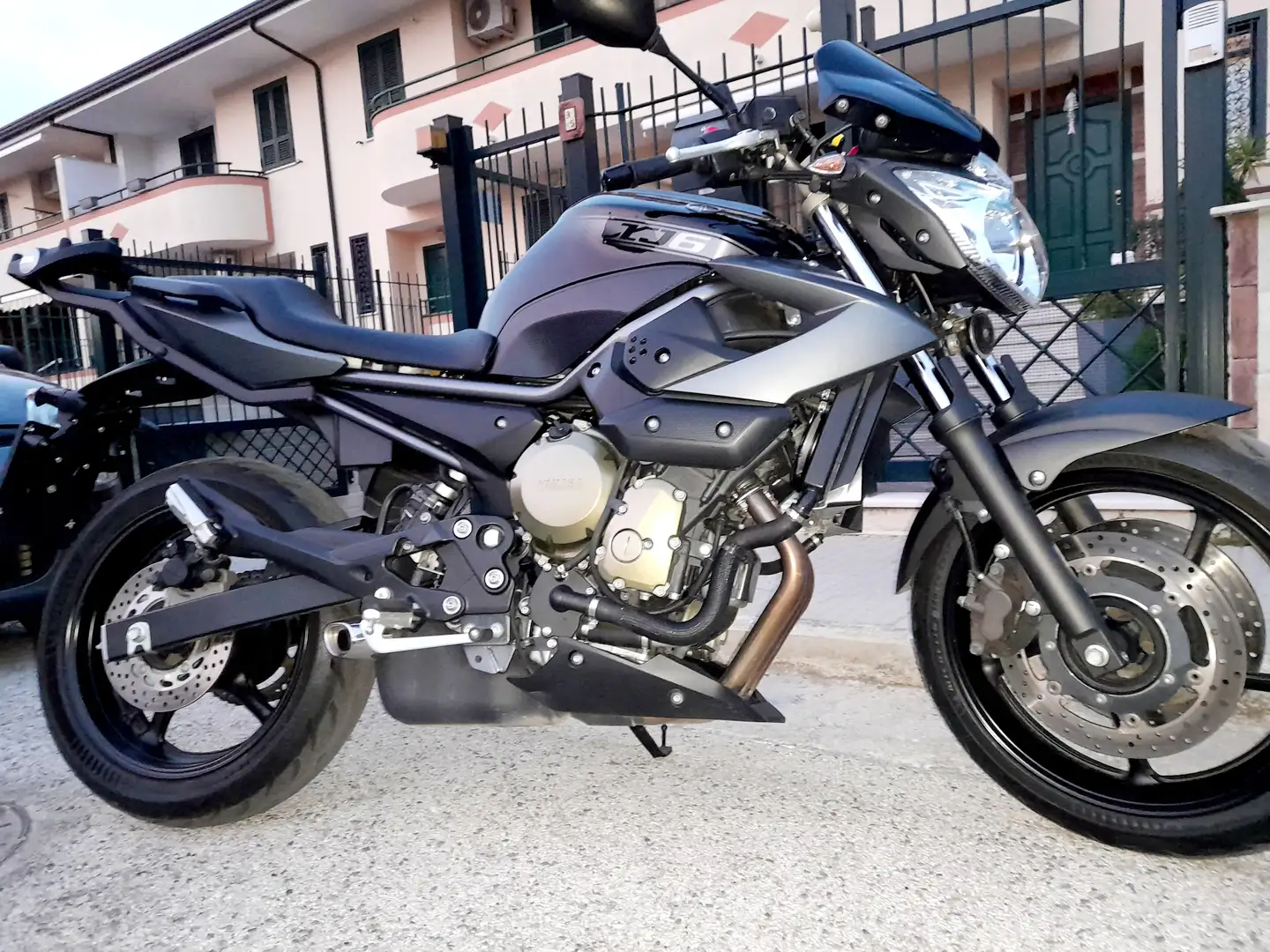 Yamaha XJ 600 CO. LTD Negro - 2