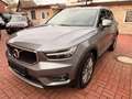 Volvo XC40 Momentum 2.0d AWD LED+NAVI+TEILLEDER+KAMER Gris - thumbnail 1