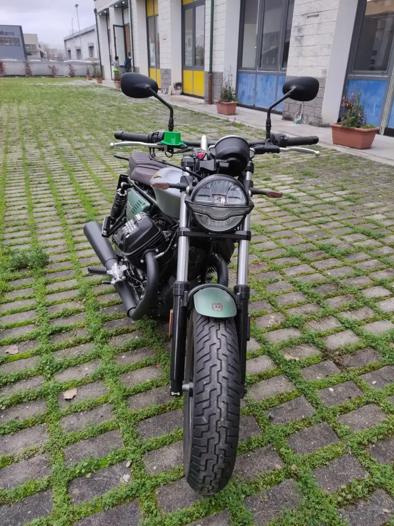 Moto Guzzi V 9 BOBBER Verde - 1